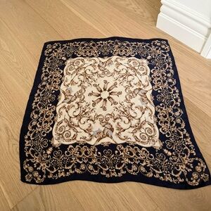 navy and cream scarf